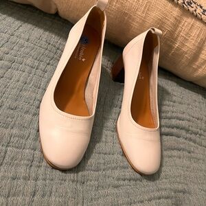 Anthropologie white Leather Heels 6.5